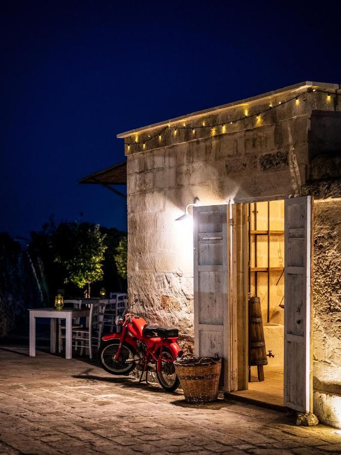 レッチェ Masseria Paralupi Bed & Breakfast エクステリア 写真