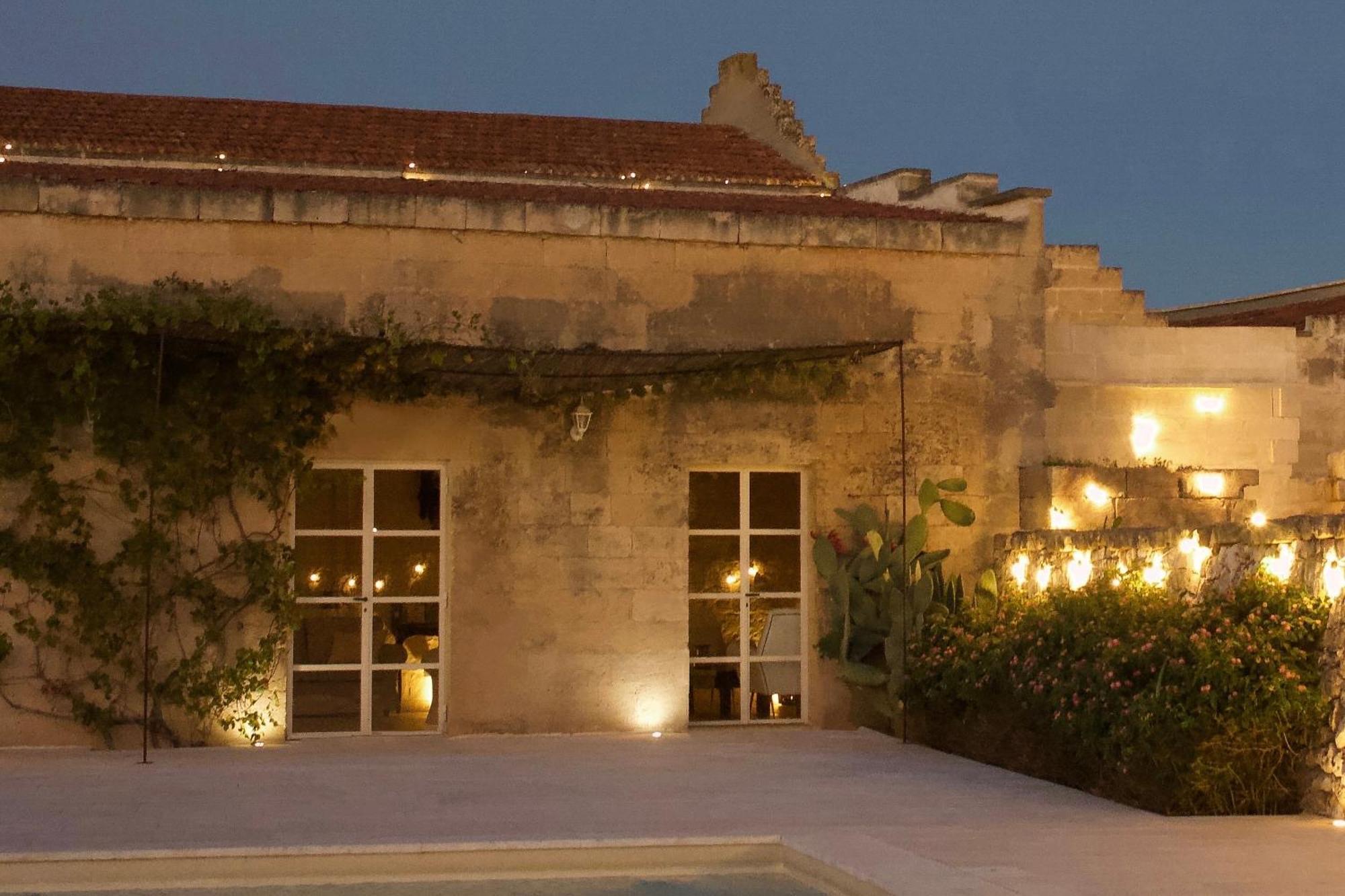 レッチェ Masseria Paralupi Bed & Breakfast エクステリア 写真